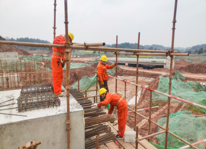 5 空港大道项目复工投稿 (11).jpg