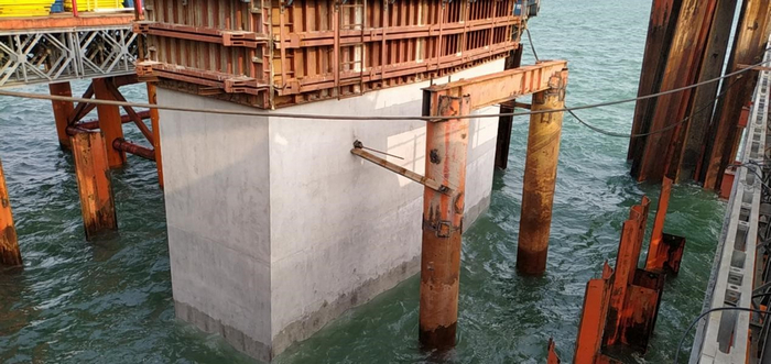 深中通道概略积实心墩施工现场 (2).jpg