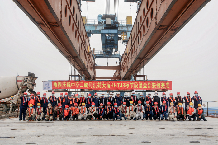 公司洪鹤大桥项目磨刀门水道引桥节段梁所有装置完成 (2).jpg