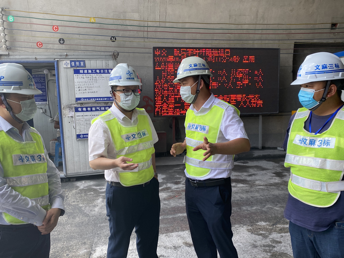 公司总司理姚笛到文麻高速检查指导事情 (5).jpg