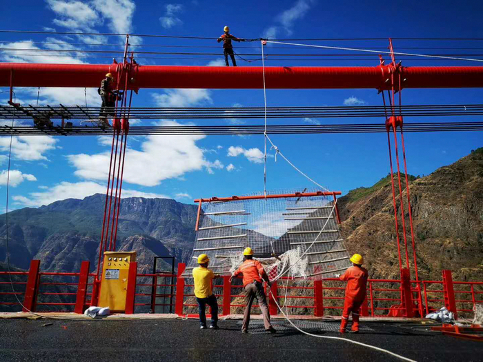 华美高速金安金沙江大桥下游侧猫道拆除完成 (3).jpg