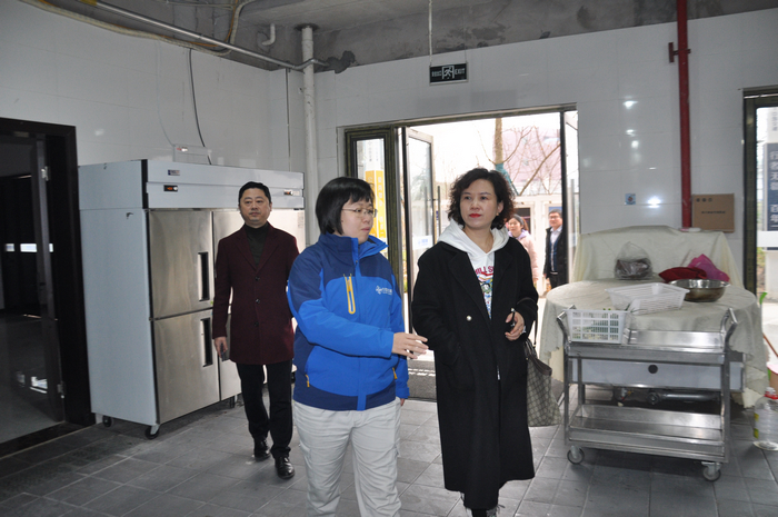 重庆交通大学土木匠程学院党委副书记舒玲到公司重庆空港新城项目考察交流 (2).jpg