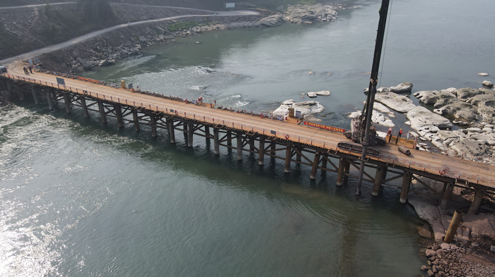 榕山长江大桥施工现场 (4).jpg