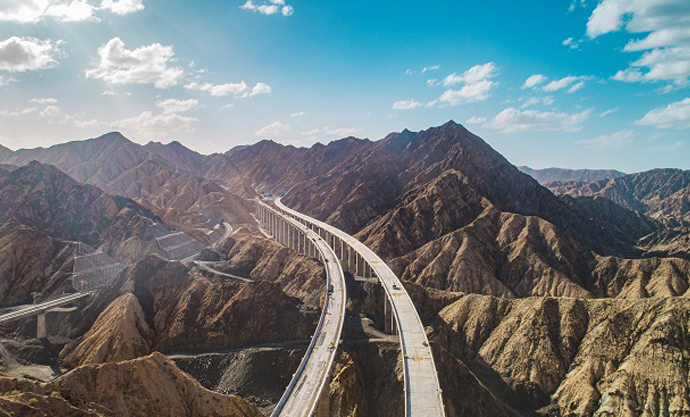 2 央广网:两次穿越无人区!新疆乌尉公路巴什库尔干二号隧道意会 2021.8.18(4).jpg