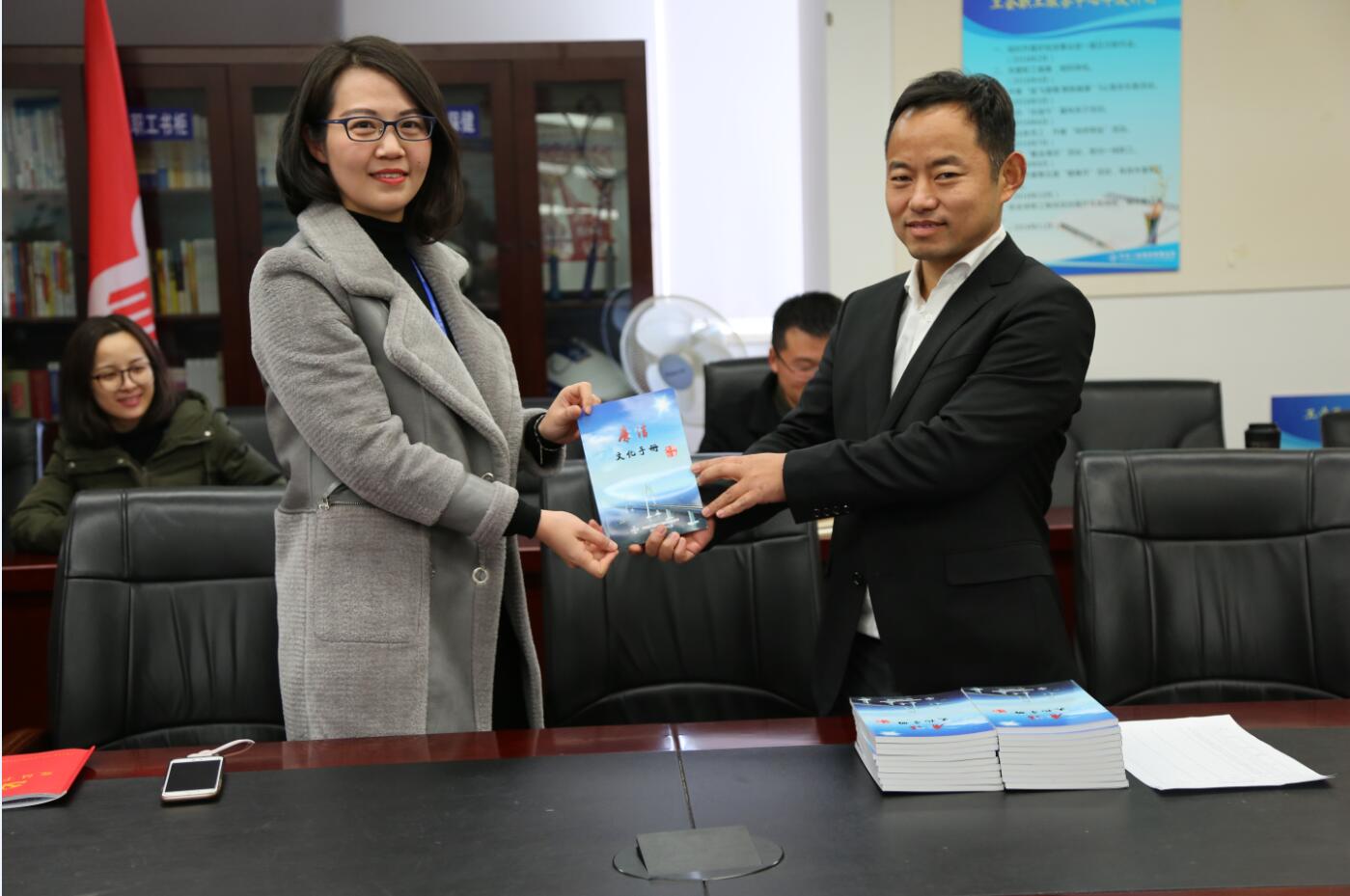 投资事业部召开学习公司《清廉文化手册》聚会 (3).jpg